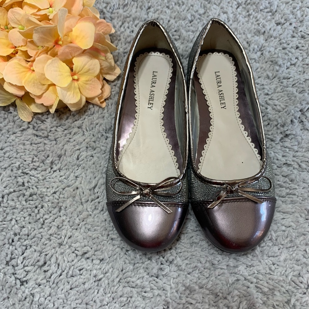 Laura Ashley‎ Flat
